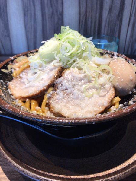 「爆盛油脂麺（300g）➕薬味多め」@らーめん 平太周 味庵 西大島店の写真