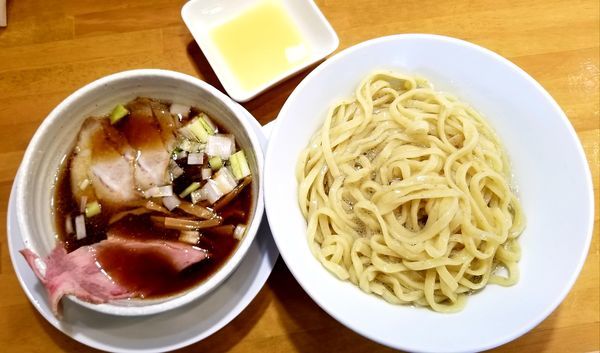「昆布水つけ麺(柚子トッピング)鬼盛り肩ロース丼」@自家製中華そば 麺の虜の写真