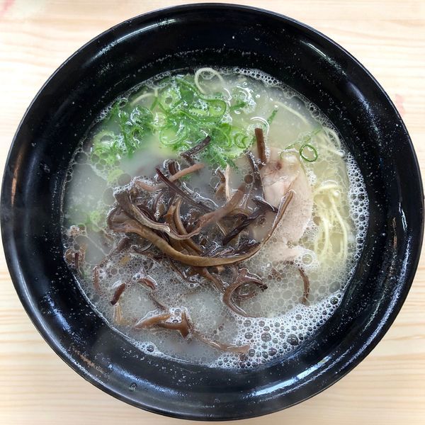 「博多ラーメン (290円) きくらげ (50円)」@はかたや 春日店の写真