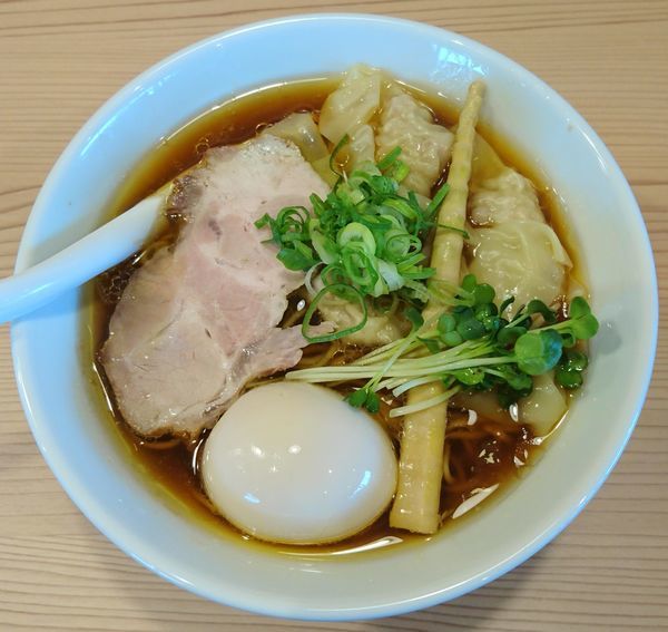 「醤油ワンタンメン＋味付煮玉子」@地鶏らーめん とりじの写真