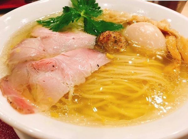 「味玉いりこラーメン」@麦と麺助 新梅田中津店の写真