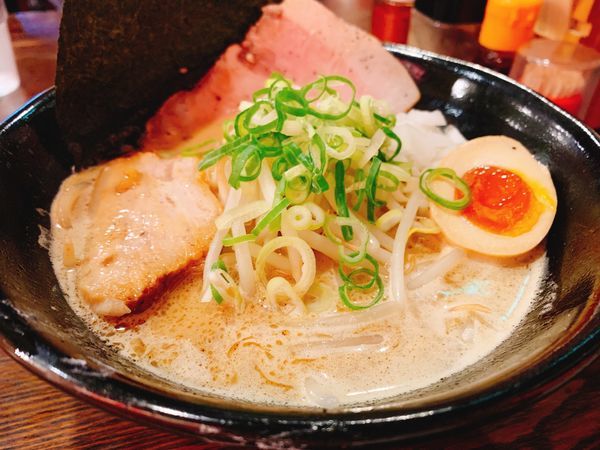 「とんこつもやしトッピング」@進化驀進 京町堀本店の写真