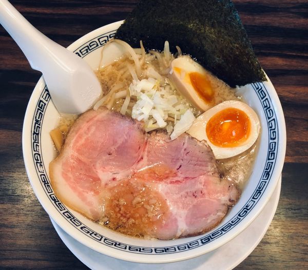 「背脂醤油（細・固め・濃いめ￥750）」@稲荷屋の写真