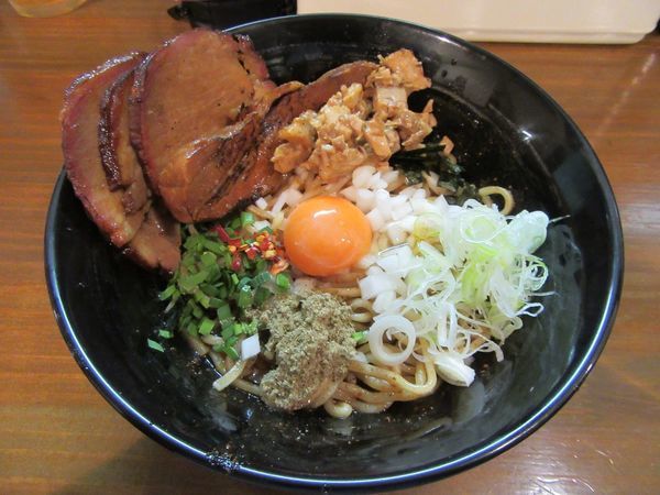 「はい辛まぜ（８００円）＋煮豚１８０円＋焼き豚１２０円」@麺処 はいからの写真