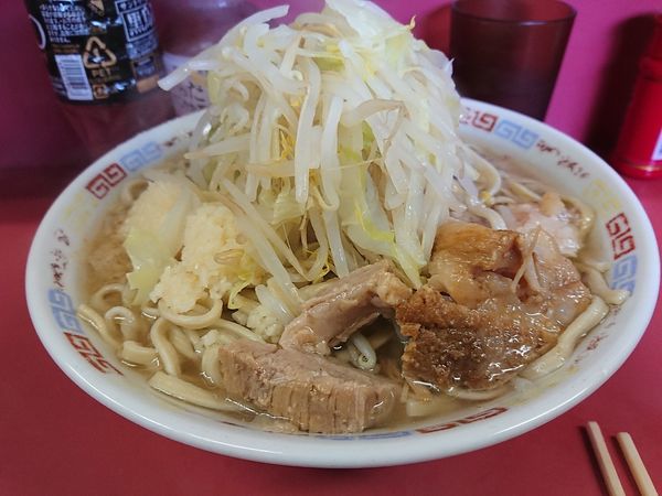「大豚入り いつもと違う味」@ラーメン二郎 ひばりヶ丘駅前店の写真