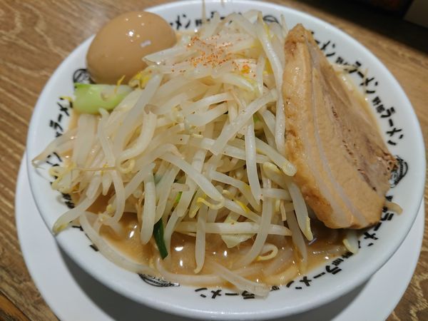 「豚骨野郎+味玉」@野郎ラーメン 大森店の写真