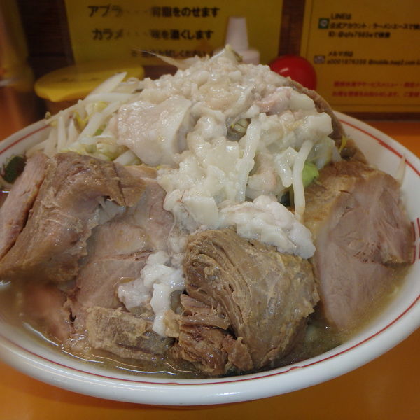「ブタ大ラーメン (900円)(ヤサイニンニクアブラ)他」@ラーメンエース 八王子店の写真