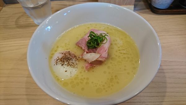 「白トリュフオイル香る鶏白湯麺」@らーめんMAIKAGURAの写真