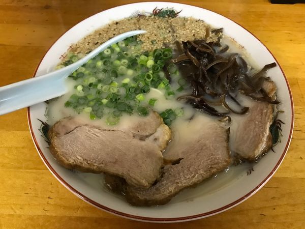 「博多豚骨チャーシュー（７２０円）＋替え玉１２０円×２」@博多 翔龍 荒川沖店の写真