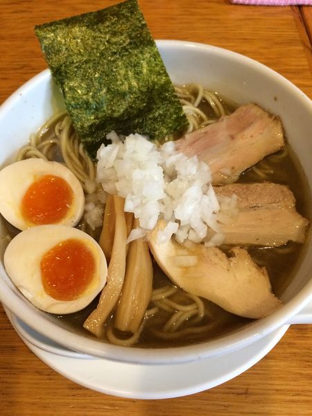 「煮干しそば(並)700円➕味付玉子(ラーパス・サービス)」@煮干そば とみ田の写真