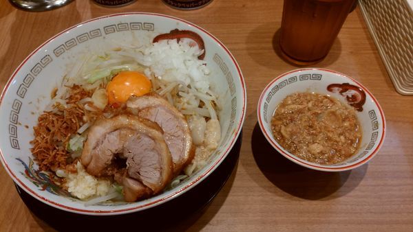 「小汁なし豚カスあぶらニンニク少しアブラカラメアレ(玉ネギ)」@豚山 上野店の写真