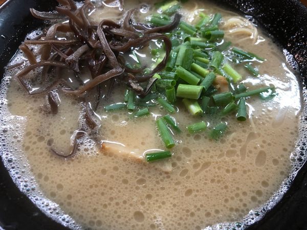 「ラーメン＋替え玉」@博多長浜らーめん ぼたんの写真