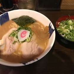 豚骨ラーメン、ネギ追加
