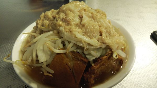 「ラーメン(小)¥700 ﾔｻｲ ｱﾌﾞﾗ」@ラーメン北郎の写真