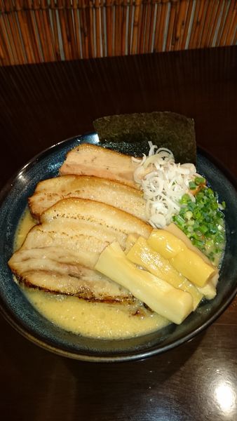 「炙りチャーシュー麺」@らーめんなが田の写真