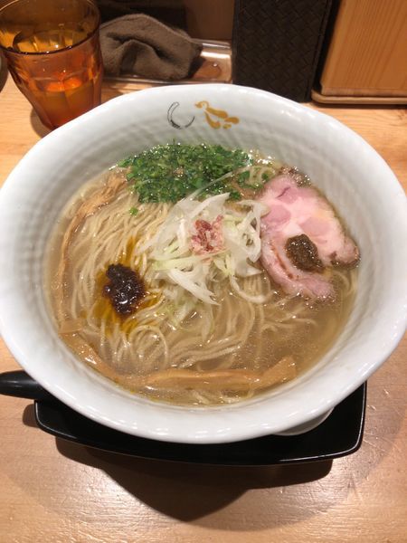 「真鯛と蛤の塩そば+肉めし」@SOBAHOUSE 金色不如帰 新宿御苑本店の写真