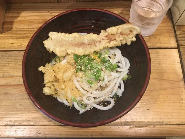 「ぶっかけうどん（￥320・ちくわ天サービス）」@ゆず屋製麺所の写真