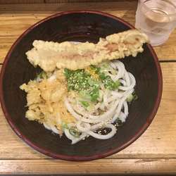 ぶっかけうどん（￥320・ちくわ天サービス）