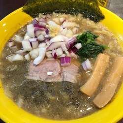 煮干しラーメン 濃いめ タマネギ
