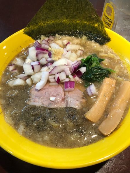 「煮干しラーメン 濃いめ タマネギ」@らーめん 惠本将裕の写真