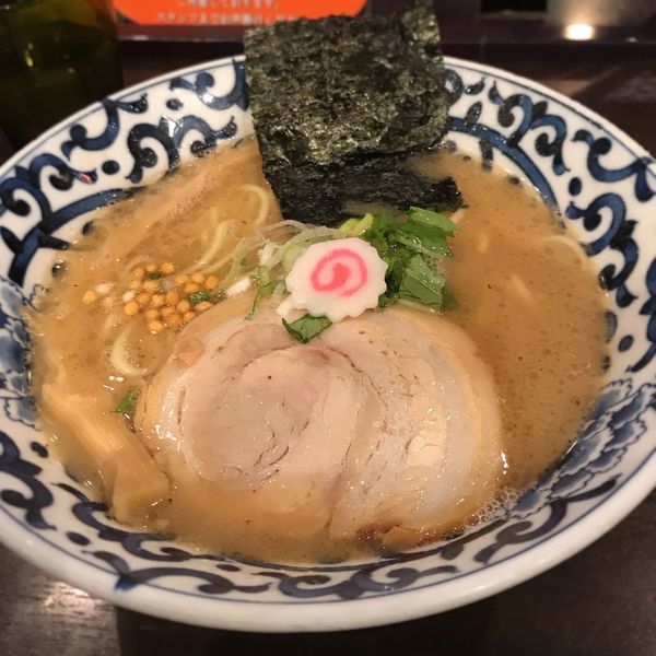 「豚骨魚介らーめん」@東京駅 斑鳩の写真