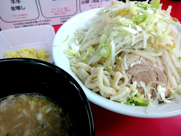 「つけ麺（並；250g）￥800（ヤサイ・ネギ）・生姜 ￥50」@ラーメン一心の写真