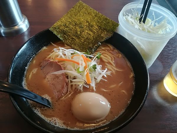 「ラーメン中盛り固め800円+味玉100円」@らぁ麺 はせ川の写真