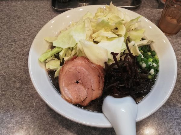 「黒　キャベツ」@麺屋 MANIの写真