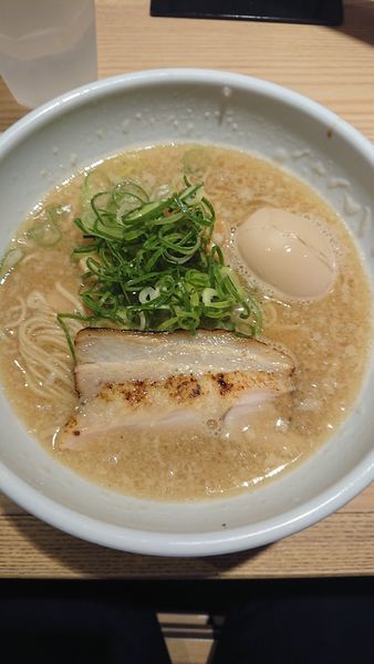 「門外不出の屋台の味ラーメン(醤油)」@よってこや 恵比寿本店の写真