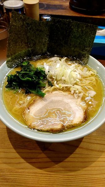 「醤油ラーメン大盛　濃いめ多め」@鶴一家の写真
