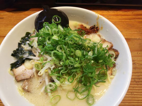 「チャーシューらーめん 980円+ネギ 50円」@麺蔵 加納町本店の写真