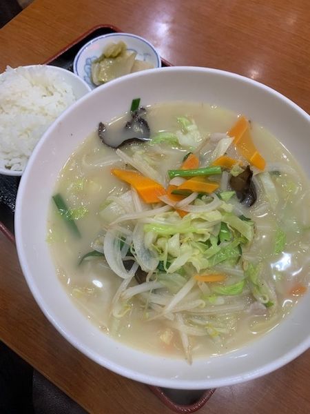 「タンメン 750円　サービス小ライス付き」@中華料理 十八番の写真