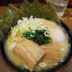 一刀盛り豚骨醤油ラーメン