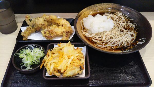 「【期間限定】冷しおろしゲソ天そば、かきあげ（クーポン）」@ゆで太郎 谷田部店の写真