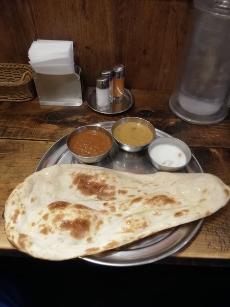 「カレー二種　ナン　サービスタイム500円」@ターリー屋 神田西口店の写真