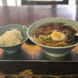 ラーメン550円＋小ライス150円