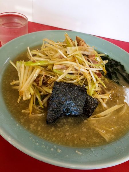 「ネギラーメン中盛 追加ネギ」@ラーメンショップ 寒川西店の写真