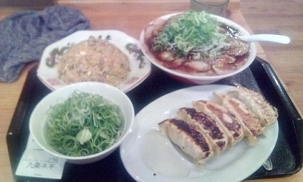 「黒中華そば やきめしセット　九条ねぎ　餃子」@中華そば 焼きめし やま本の写真