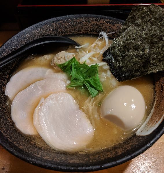 「特製濃厚鶏骨醤油そば ¥980」@濃厚鶏そば 麺屋武一 新橋本店の写真