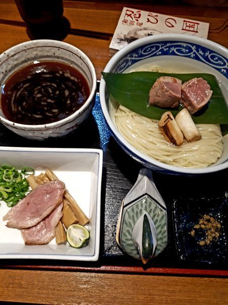 「昆布水に浸かった鴨つけそば極1100円」@寿製麺よしかわ 川越店の写真