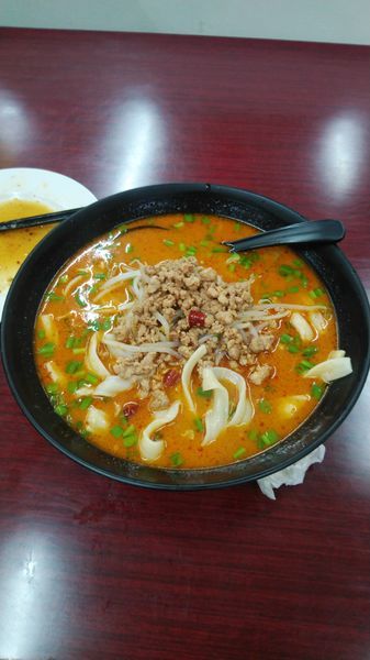 「坦々刀削麺  豚耳とキュウリの和え物」@食香閣 那須烏山店の写真