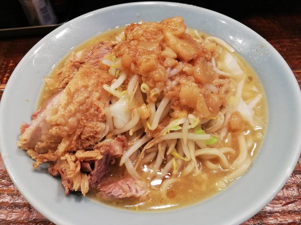 「中ラーメン」@立川マシマシの写真