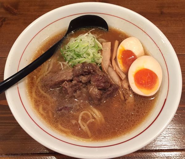 「牛骨正油らーめん＋半熟玉子」@シマシマトムの写真