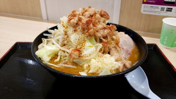 「みそラーメン全マシニンニクアブラW」@ジャンクガレッジ イオン北戸田店の写真