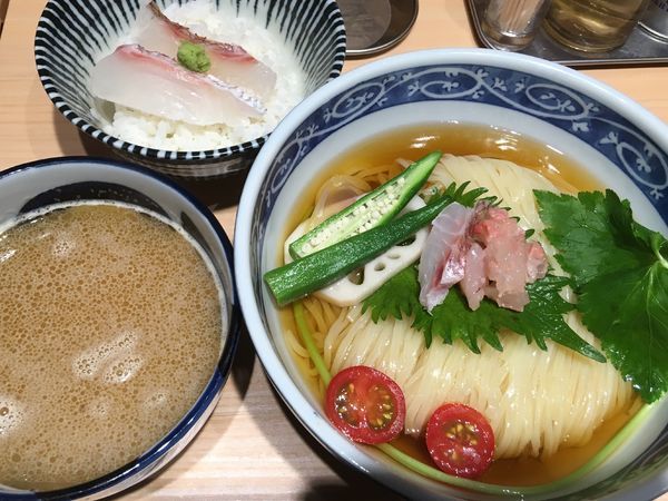 「金目鯛のつけそば(真鯛の湯引きご飯付)」@寿製麺 よしかわ 西台駅前店の写真