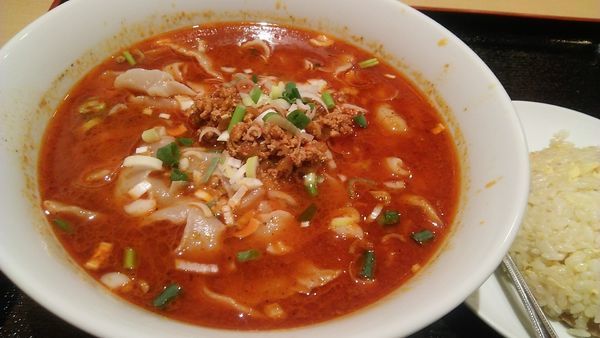 「麻辣刀削麺半炒飯セット 1080円」@黄金の華 ニッケコルトンプラザ店の写真