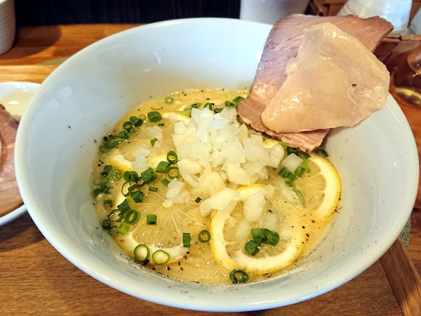 「限定 Salty Lemon Pepperの鶏白湯+肉増し」@中華蕎麦 はざまの写真