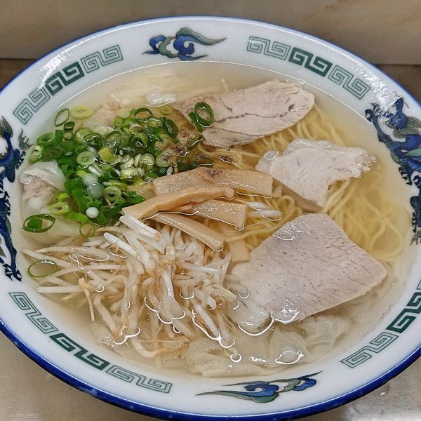 「ワンタンメン700」@新生軒の写真