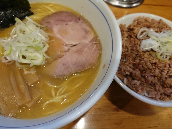「ラーメンとチャーシュー丼」@麺屋はし本の写真