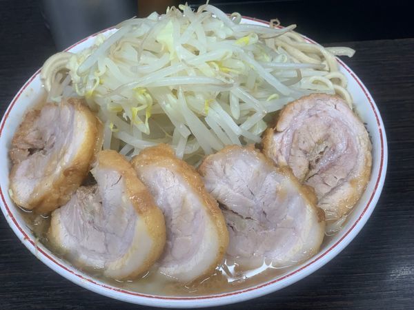 「小豚ニンニク少なめ」@ラーメン二郎 川越店の写真